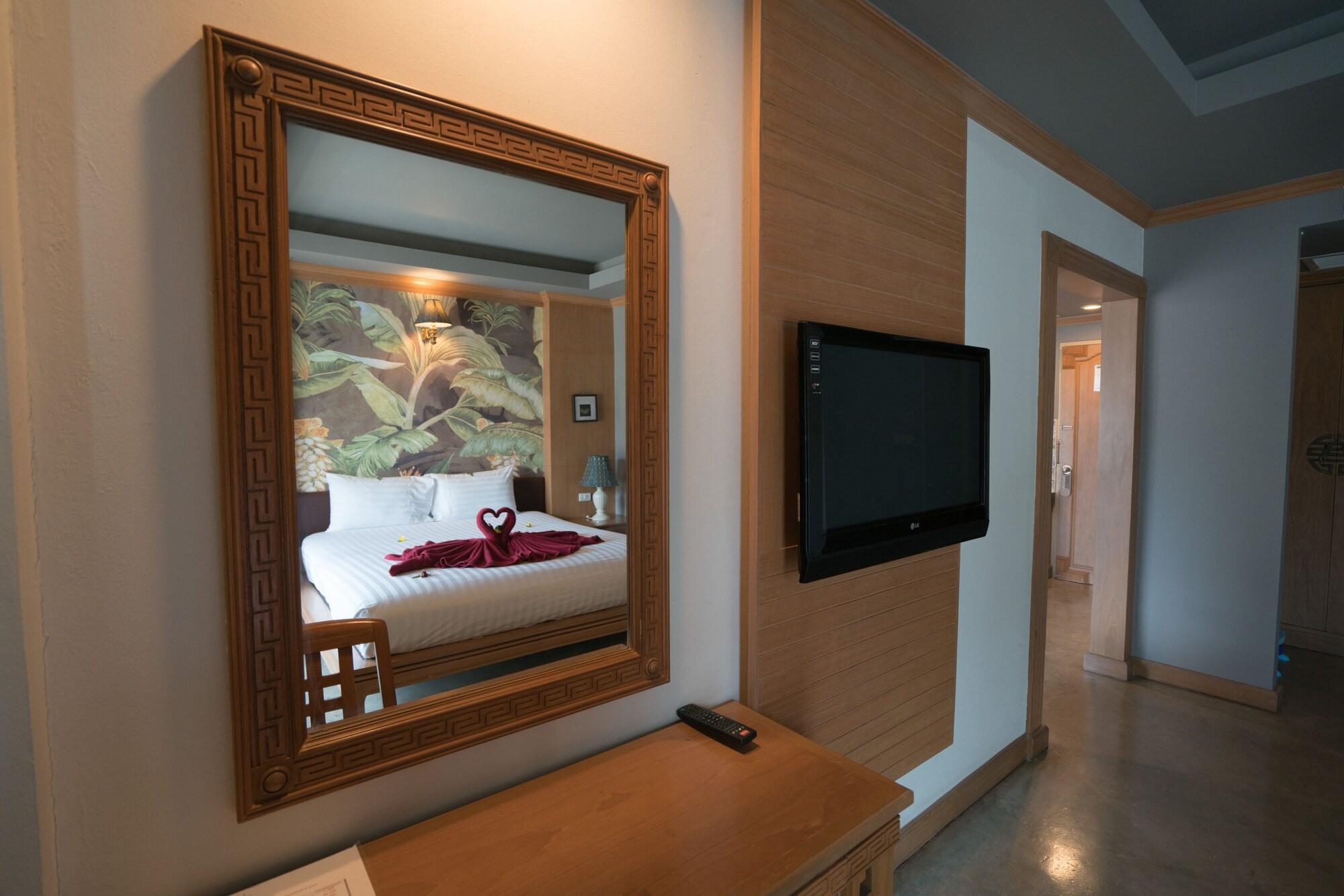 Hotel Minatale Phuket à Patong Extérieur photo