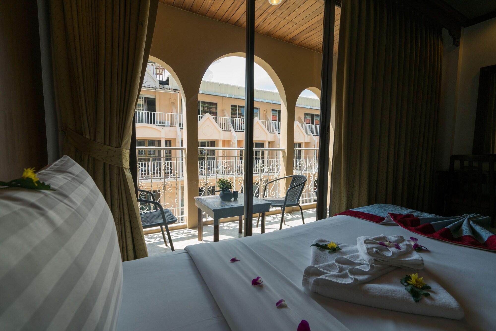Hotel Minatale Phuket à Patong Extérieur photo