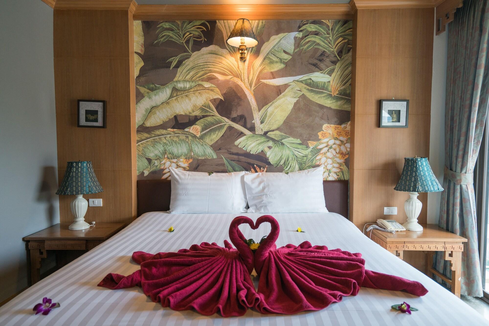 Hotel Minatale Phuket à Patong Extérieur photo