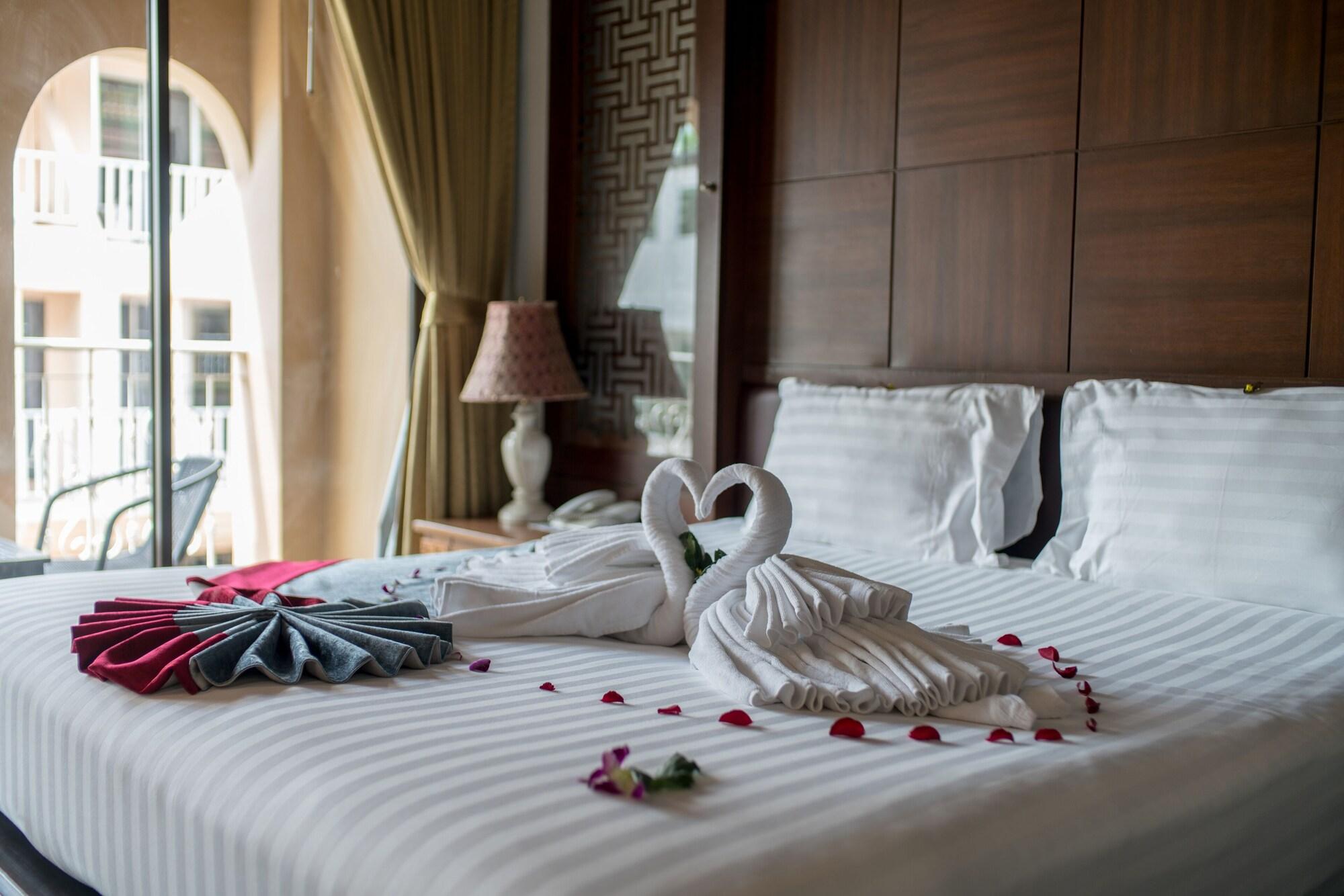 Hotel Minatale Phuket à Patong Extérieur photo
