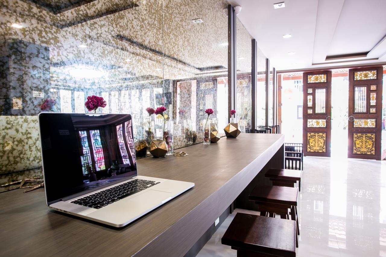 Hotel Minatale Phuket à Patong Extérieur photo