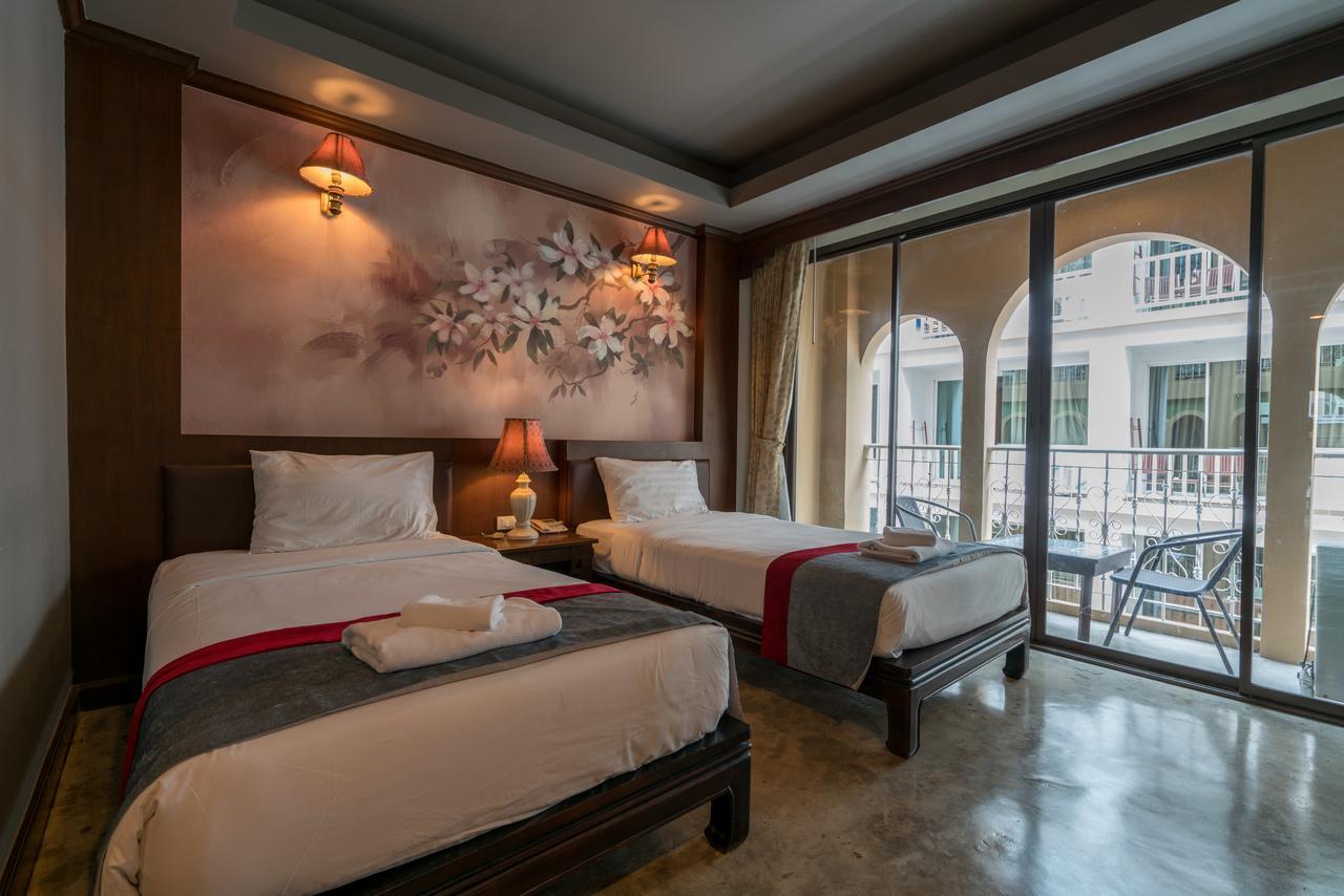 Hotel Minatale Phuket à Patong Extérieur photo